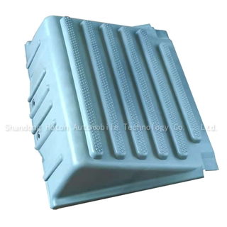 Commercial vehicle battery cover